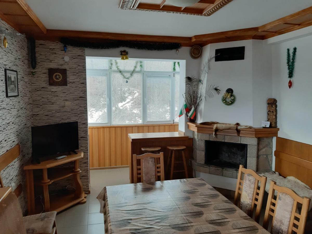 Къща Поколения Tryavna Extérieur photo